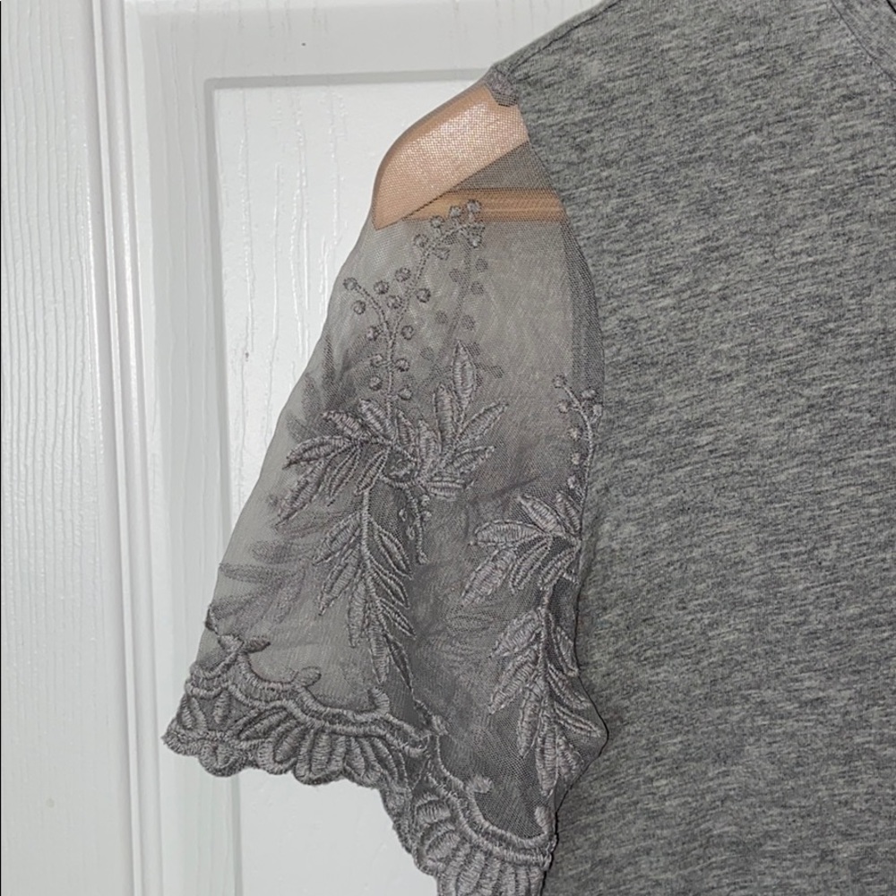 Gray Pretty Floral Short Sleeve Top